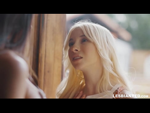 ❤️ Yarinyar ta dawo gida bayan 'yan watanni kuma ta ƙare har tana cin farjin uwarta Batsa na Gida ﹏