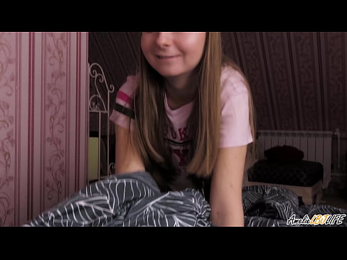 ❤️ Blondie tana tsotsar BFF's dinta sosai kuma ta sami Cum A Bakinta Batsa na Gida ﹏