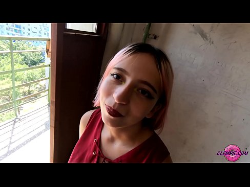 ❤️ Sha'awar ɗalibi yana tsotsar Baƙo a Waje - Cum A Fuskarsa Batsa na Gida ﹏